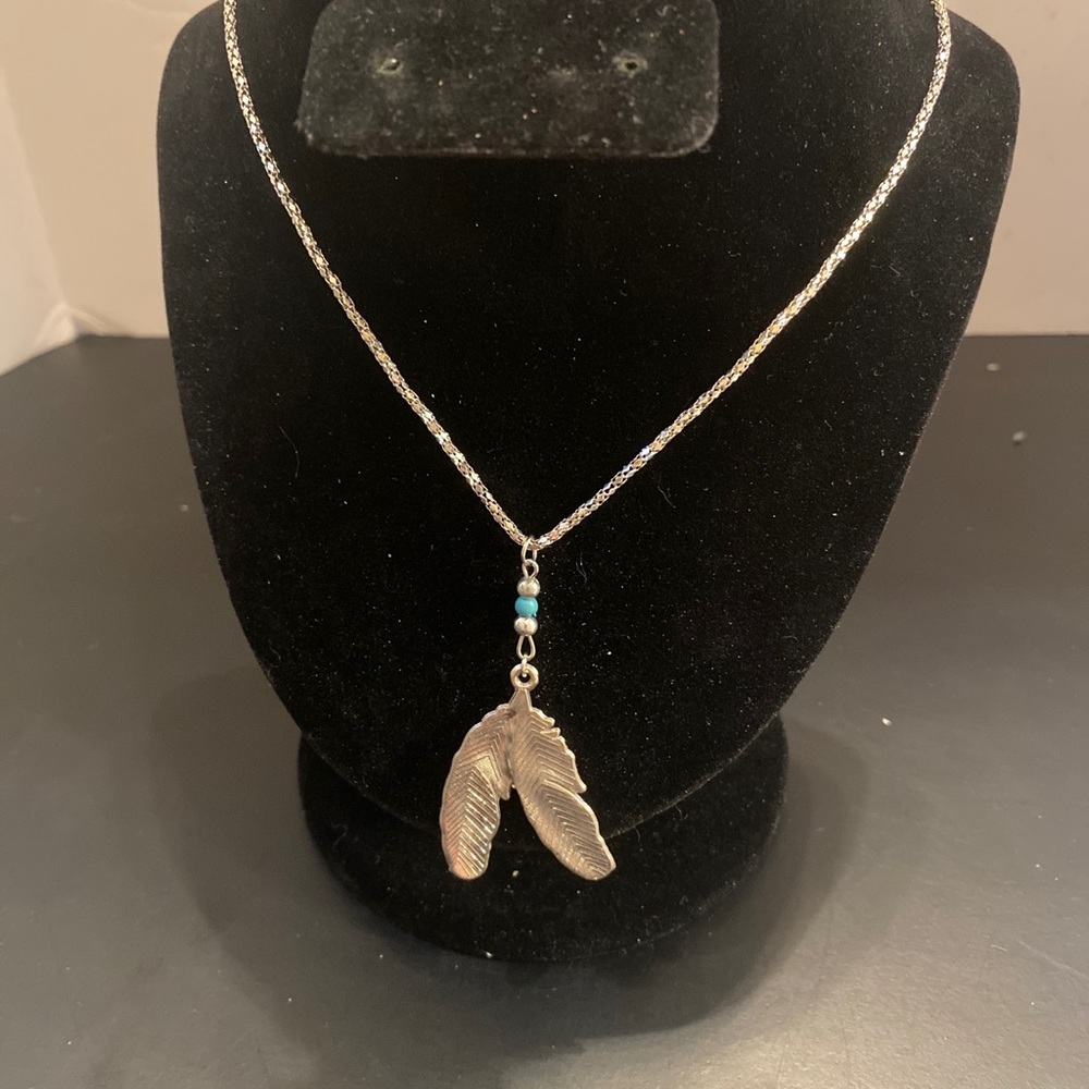 Southwestern Boho eagle falcon feather pendant silver tone chained necklace 11”
